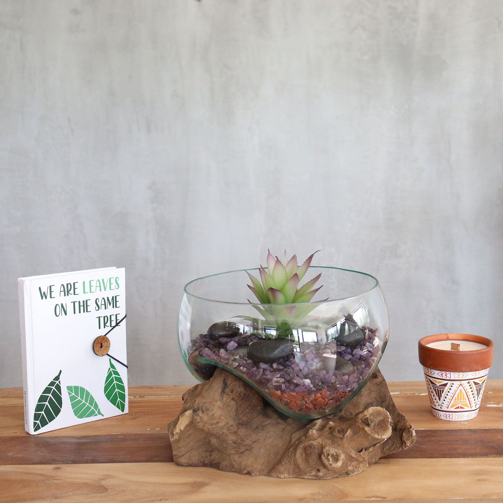 Velika Odprta Skleda iz Taljenega Stekla na Lesu