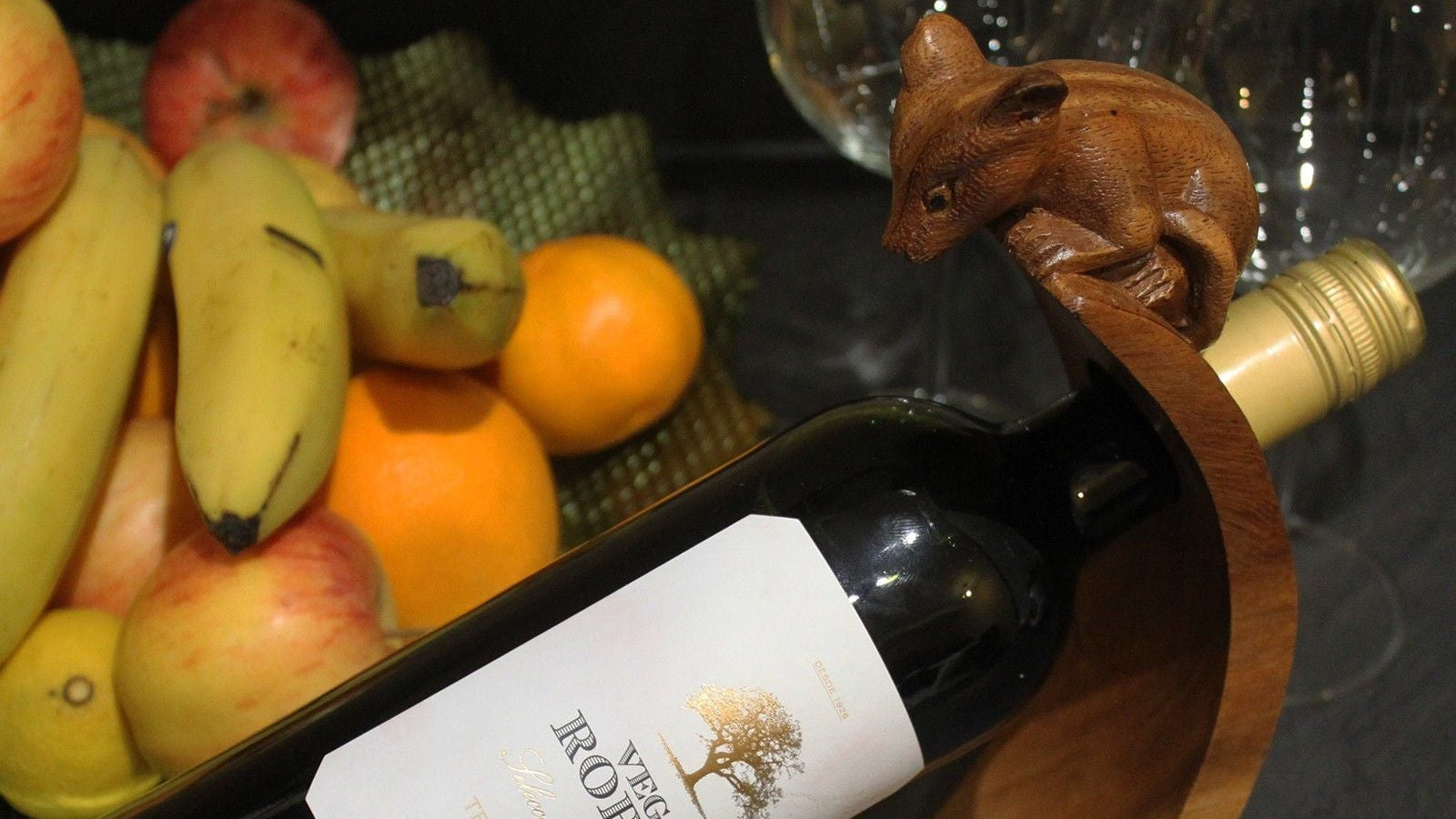 Leseno Ravnotežno Stojalo za Vino – Miška